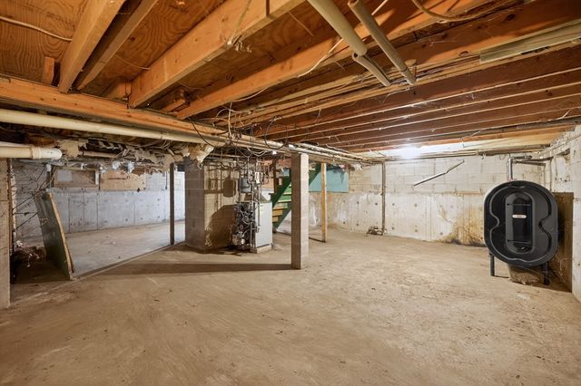 40 Golf Street, Dartmouth, MA 02747