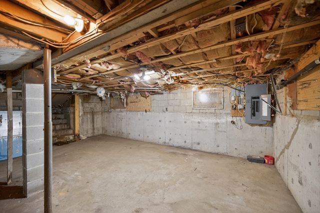 40 Golf Street, Dartmouth, MA 02747