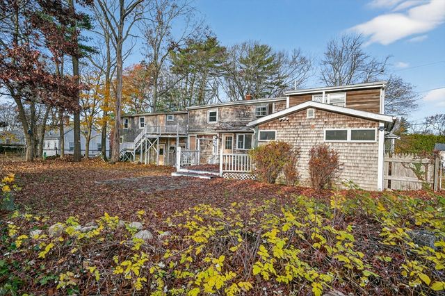 40 Golf Street, Dartmouth, MA 02747