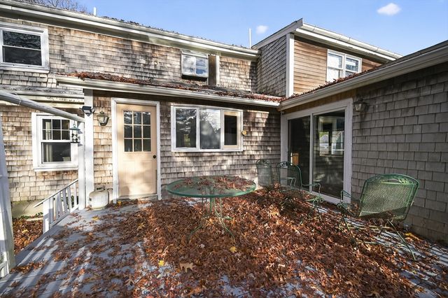 40 Golf Street, Dartmouth, MA 02747