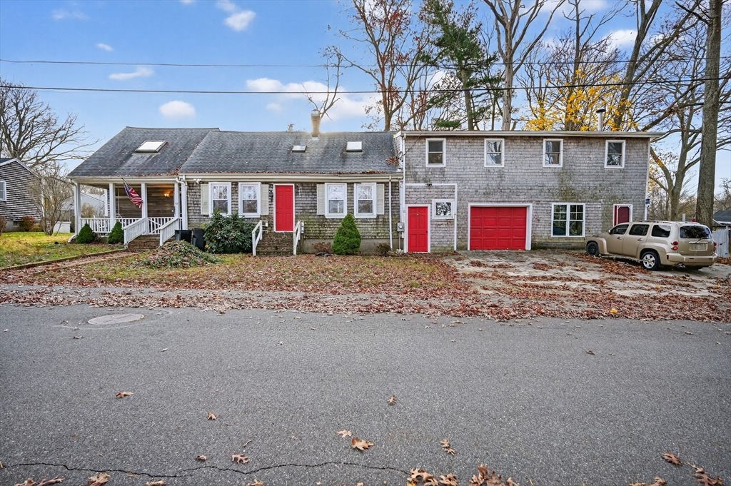40 Golf Street, Dartmouth, MA 02747