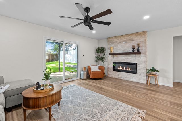 103 Camelot Drive, Weatherford, TX 76086