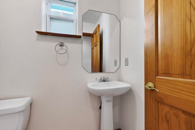 2105 San Venito Road NW, Albuquerque, NM 87104