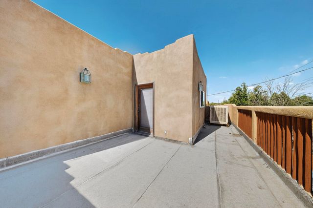 2105 San Venito Road NW, Albuquerque, NM 87104