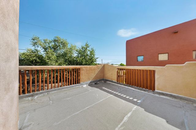 2105 San Venito Road NW, Albuquerque, NM 87104