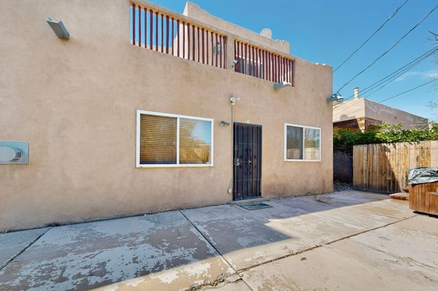 2105 San Venito Road NW, Albuquerque, NM 87104