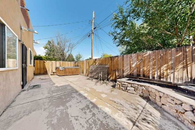 2105 San Venito Road NW, Albuquerque, NM 87104