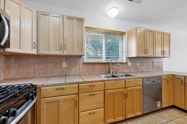 2105 San Venito Road NW, Albuquerque, NM 87104