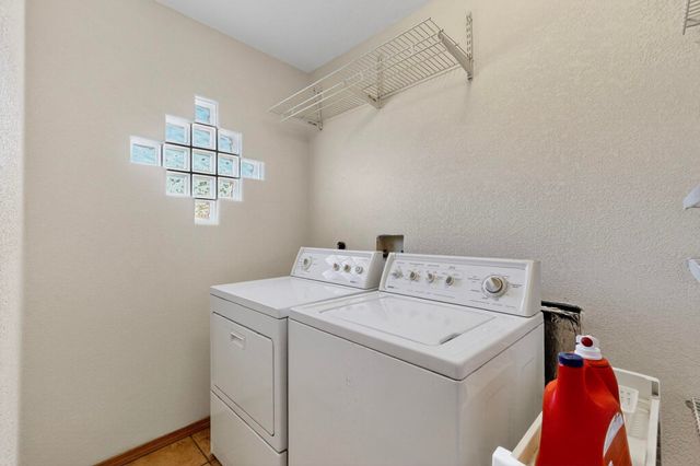 2105 San Venito Road NW, Albuquerque, NM 87104