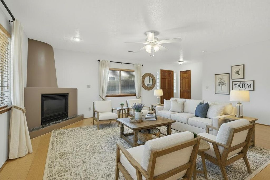 2105 San Venito Road NW, Albuquerque, NM 87104