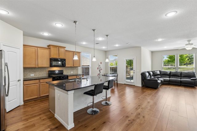 211 Copper Canyon Drive, Lewisville, TX 75067