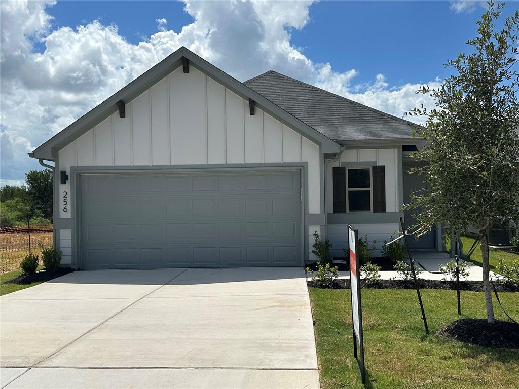 256 Bendecido LOOP, Elgin, TX 78621