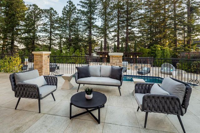 2950 Churchill Drive, Hillsborough, CA 94010