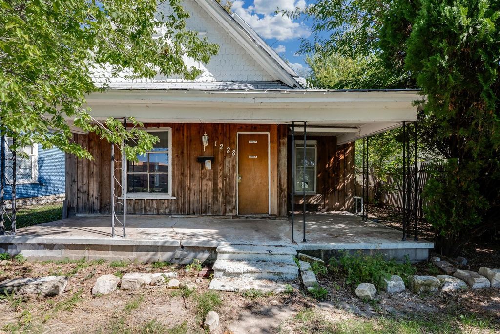 1228 S Emporia Ave, Wichita, KS 67211