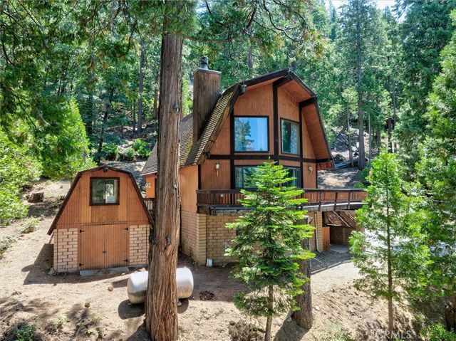 7226 Yosemite Park Way, Yosemite, CA 95389
