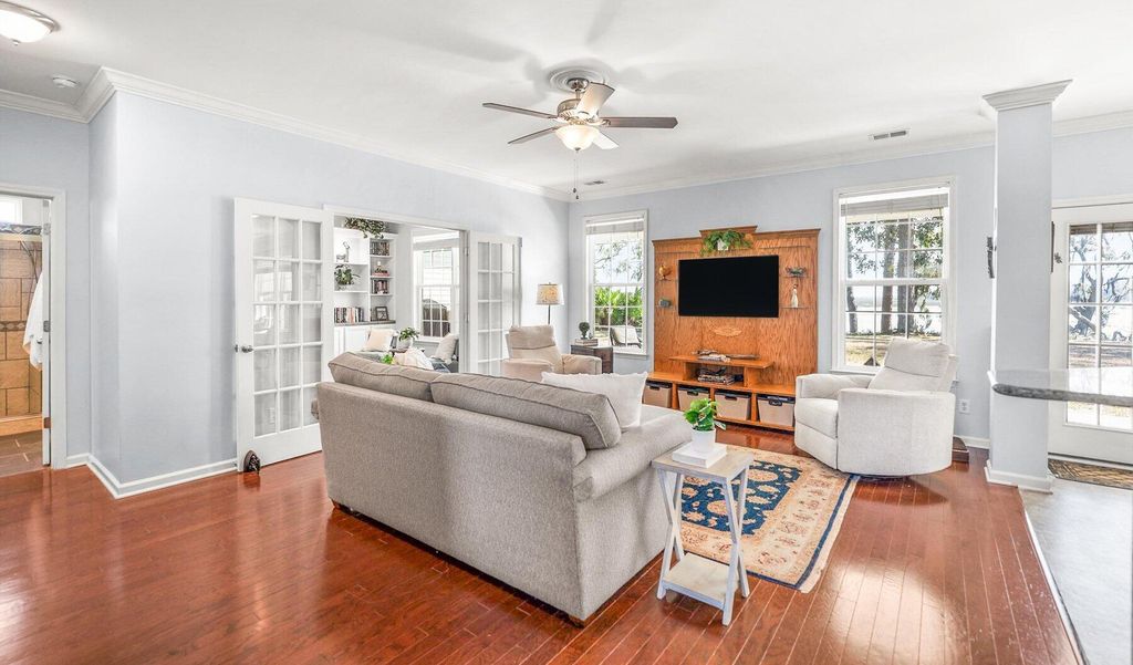 Image 11 of property listing at 17 White Pond Boulevard, Beaufort, SC 29902