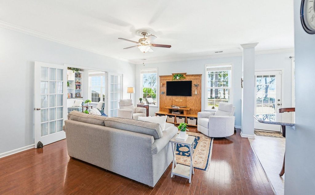 Image 15 of property listing at 17 White Pond Boulevard, Beaufort, SC 29902