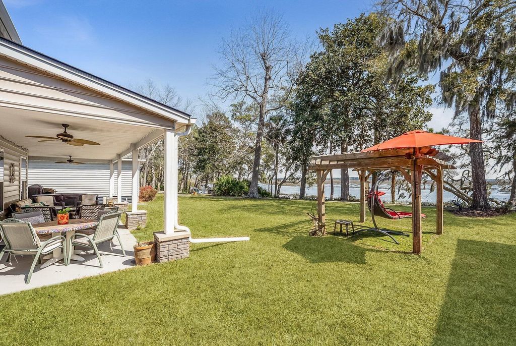 Image 51 of property listing at 17 White Pond Boulevard, Beaufort, SC 29902