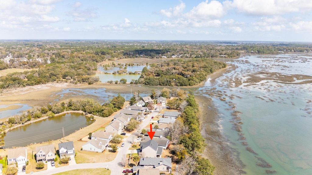 Image 60 of property listing at 17 White Pond Boulevard, Beaufort, SC 29902