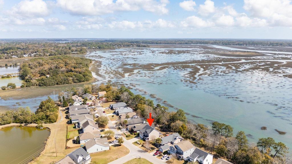 Image 61 of property listing at 17 White Pond Boulevard, Beaufort, SC 29902