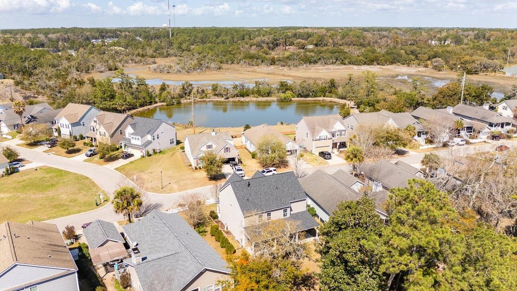 Image 62 of property listing at 17 White Pond Boulevard, Beaufort, SC 29902