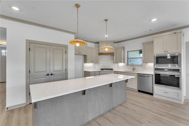 2209 S Magnificent Loop, Fayetteville, AR 72701