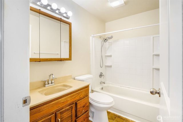 907 S Balsam Street, Moses Lake, WA 98837
