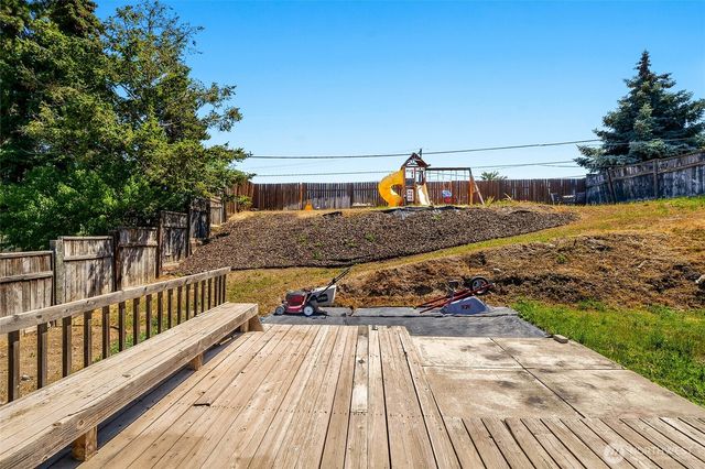 907 S Balsam Street, Moses Lake, WA 98837