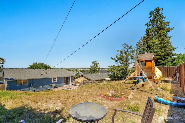 907 S Balsam Street, Moses Lake, WA 98837