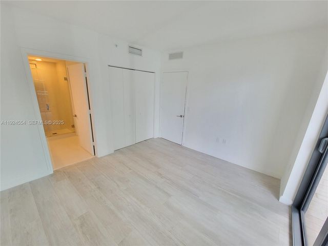 55 SW 9th st 1807, Miami, FL 33130