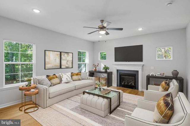 327 YORKTOWN BLVD, Locust Grove, VA 22508