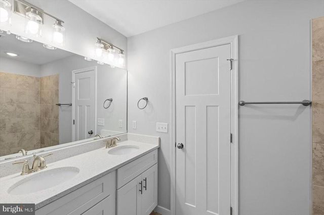 327 YORKTOWN BLVD, Locust Grove, VA 22508