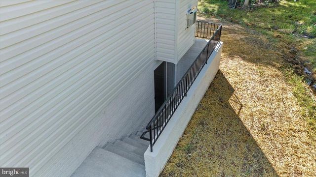 327 YORKTOWN BLVD, Locust Grove, VA 22508