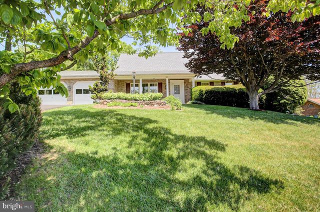 9495 HESSHIRE HILL CT, Waynesboro, PA 17268