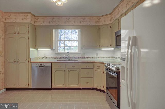 9495 HESSHIRE HILL CT, Waynesboro, PA 17268