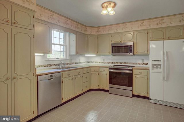 9495 HESSHIRE HILL CT, Waynesboro, PA 17268