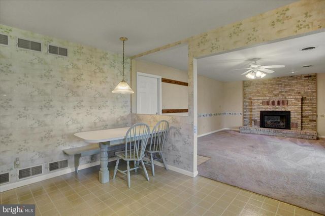 9495 HESSHIRE HILL CT, Waynesboro, PA 17268
