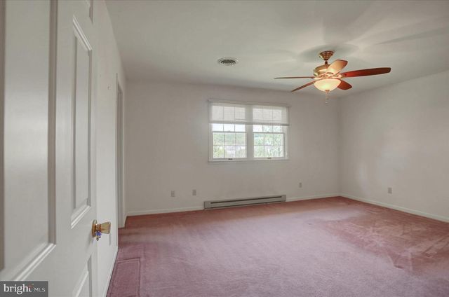 9495 HESSHIRE HILL CT, Waynesboro, PA 17268