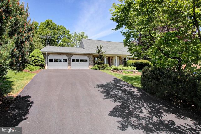 9495 HESSHIRE HILL CT, Waynesboro, PA 17268