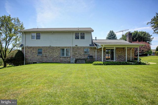 9495 HESSHIRE HILL CT, Waynesboro, PA 17268