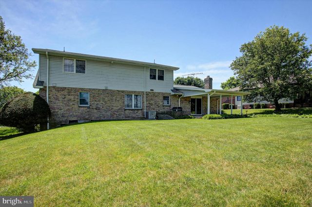 9495 HESSHIRE HILL CT, Waynesboro, PA 17268
