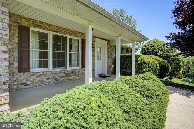 9495 HESSHIRE HILL CT, Waynesboro, PA 17268