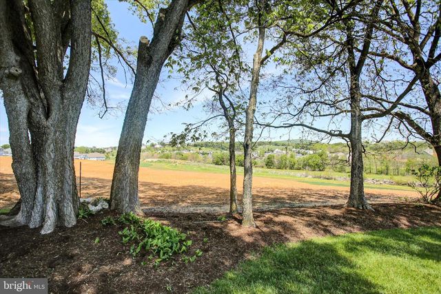 9495 HESSHIRE HILL CT, Waynesboro, PA 17268