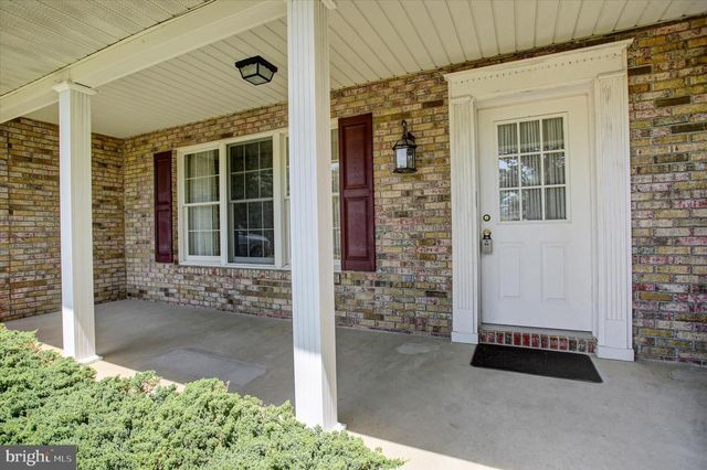 9495 HESSHIRE HILL CT, Waynesboro, PA 17268