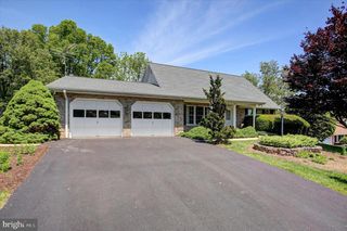 9495 HESSHIRE HILL CT, Waynesboro, PA 17268