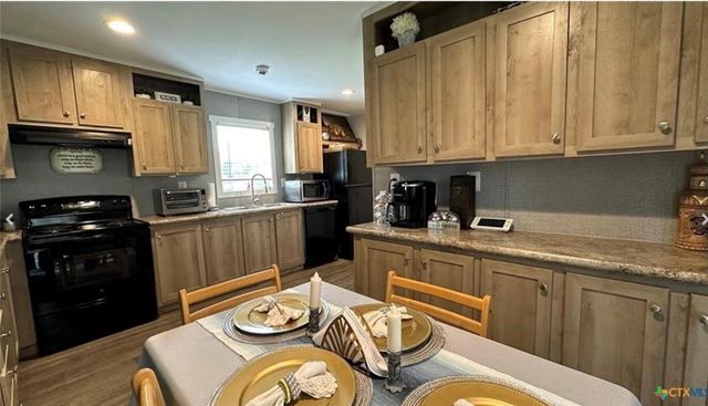 112 E Toledo Street, Seadrift, TX 77983