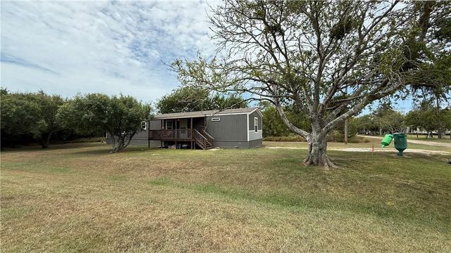 112 E Toledo Street, Seadrift, TX 77983