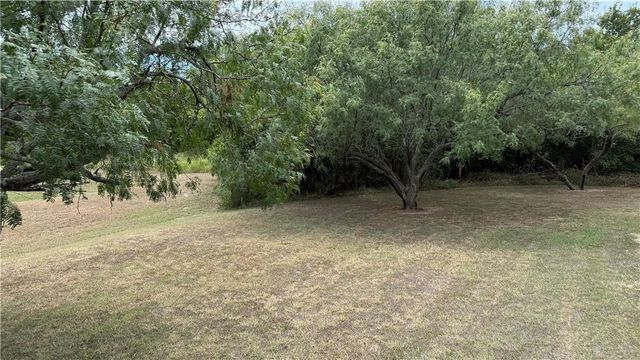 112 E Toledo Street, Seadrift, TX 77983