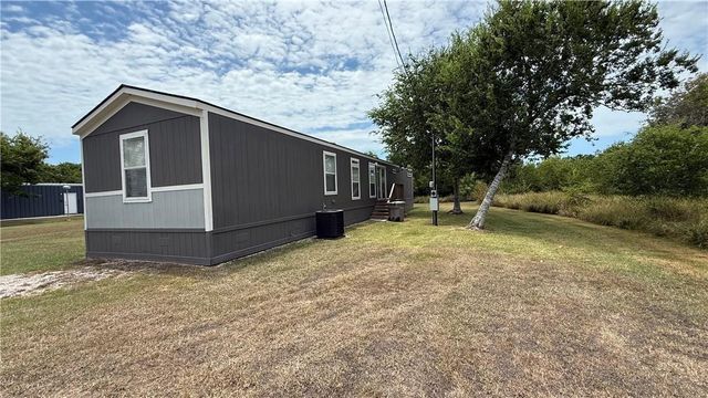 112 E Toledo Street, Seadrift, TX 77983