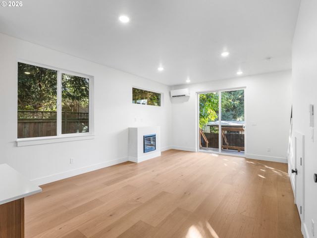 2084 N Watts St 4, Portland, OR 97217